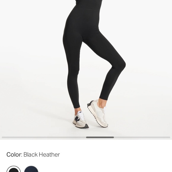 Vuori Black Essential Jumpsuit Size Large NWT - Picture 4 of 14